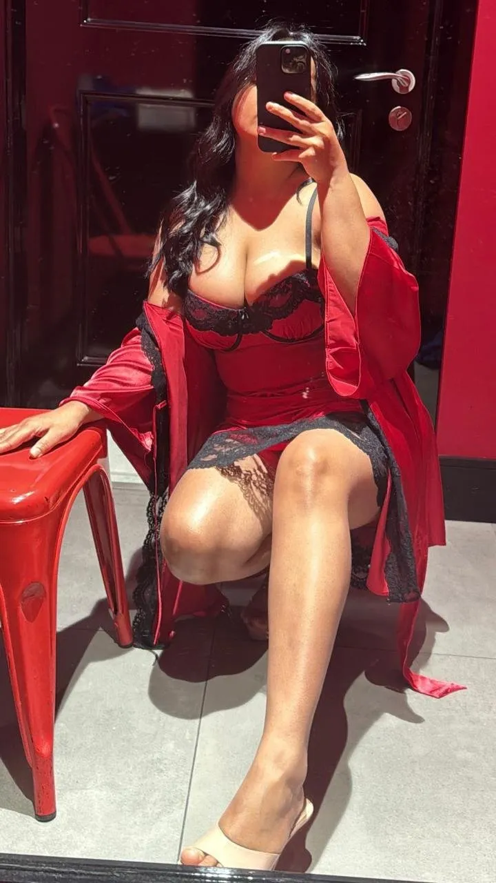 Busty Escorts in Delhi