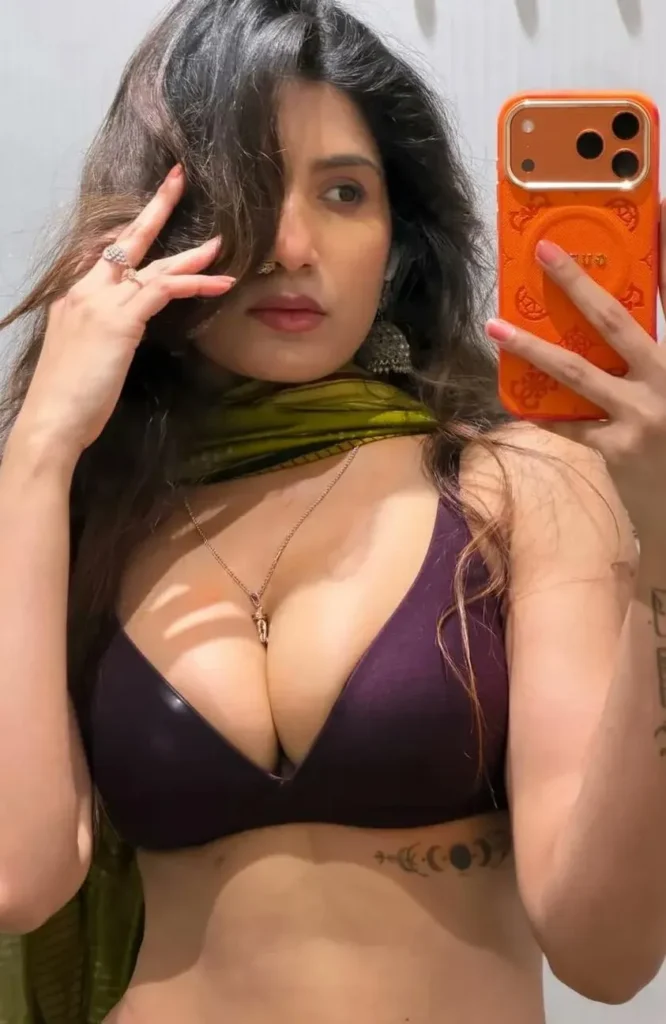 Escorts in Chhatarpur